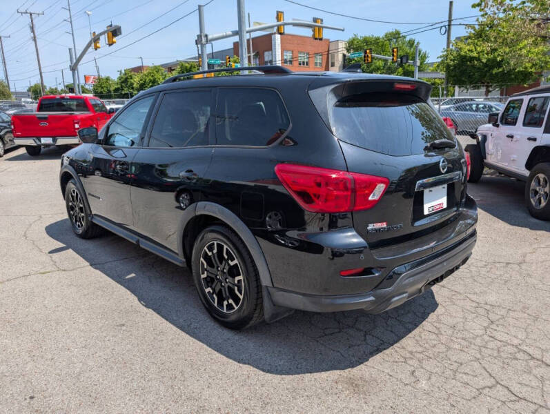 2020 Nissan Pathfinder SV