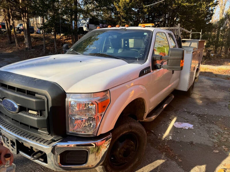 2015 Ford F-350 Super Duty Chassis Cab XLT photo 14