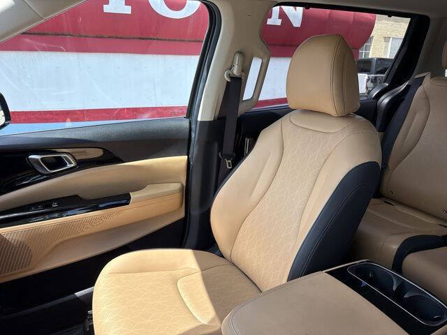2024 Kia Carnival EX