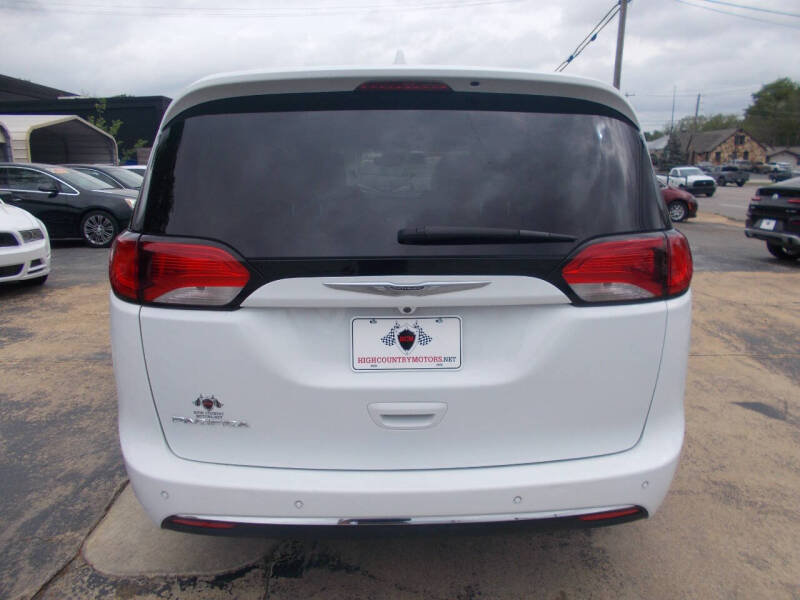 2017 Chrysler Pacifica Touring-L