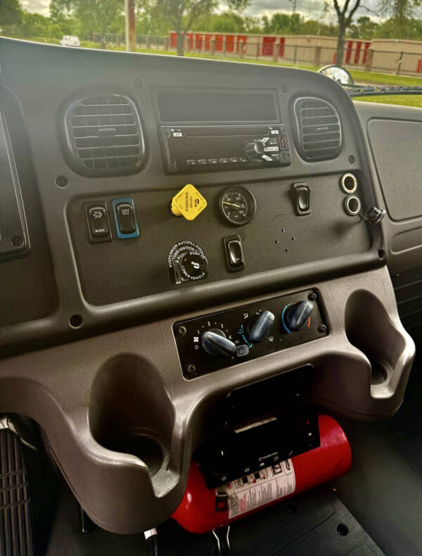 2019 Freightliner M2 106
