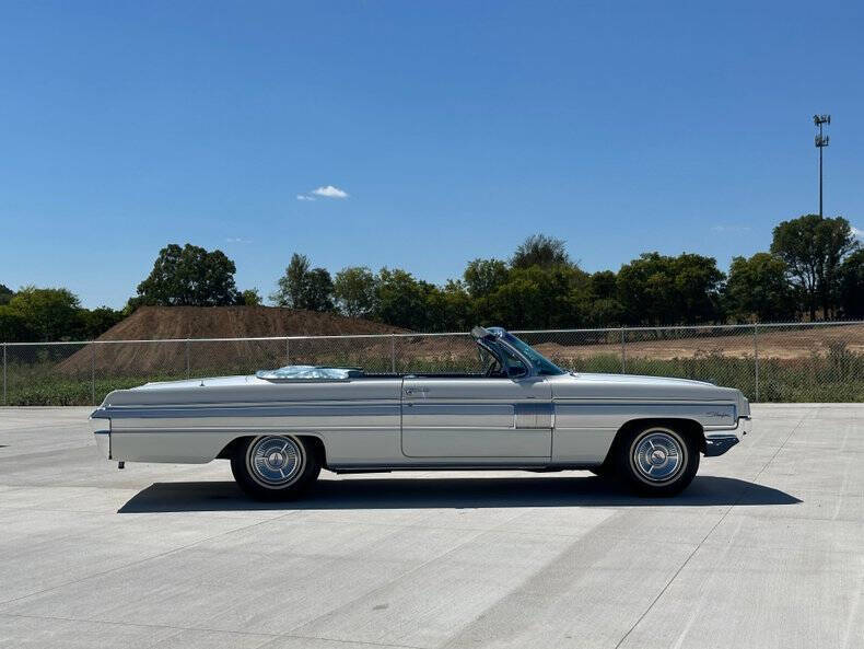 1962 Oldsmobile Starfire