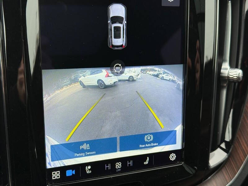 2023 Volvo XC60 B5 Plus Bright Theme