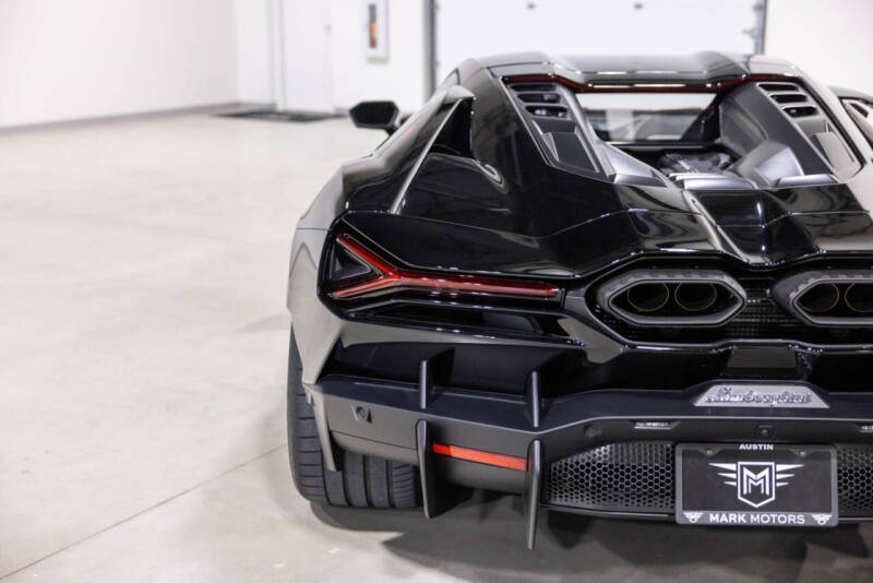 2025 Lamborghini Revuelto