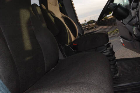 2023 Peterbilt 348 6 X 4 DAY CAB