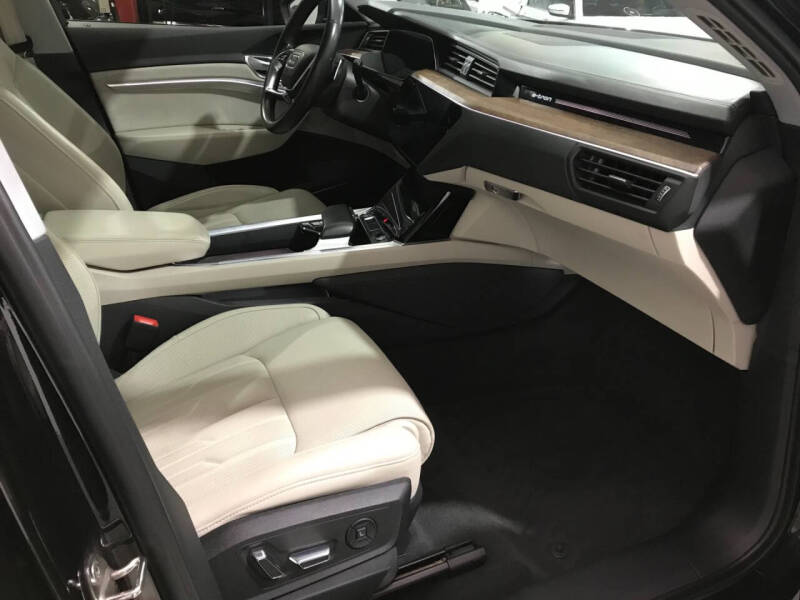 2019 Audi e-tron quattro Prestige