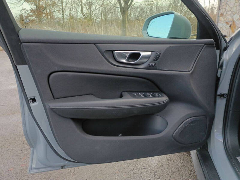 2025 Volvo V60 Cross Country B5 Plus