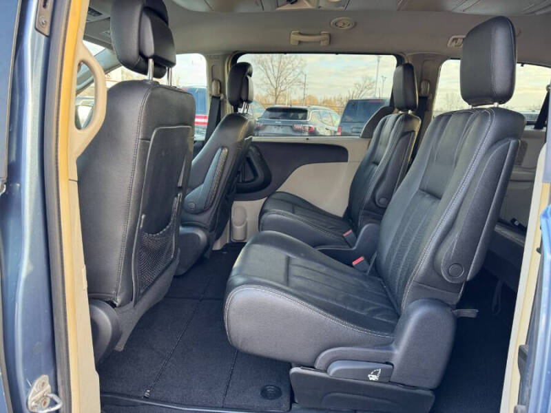 2011 Chrysler Town and Country Touring-L