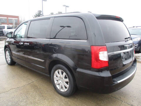 2016 Chrysler Town and Country Touring