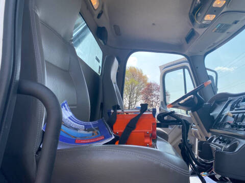 2008 Freightliner M2 106