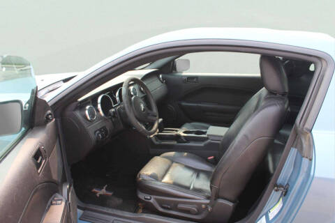 2005 Ford Mustang V6 Deluxe
