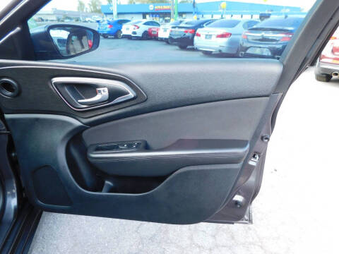 2015 Chrysler 200 LX