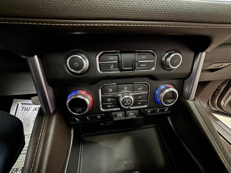 2022 GMC Yukon XL SLT