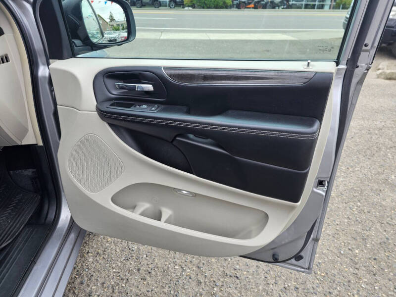 2016 Chrysler Town and Country Touring