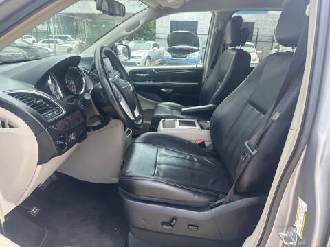 2015 Chrysler Town and Country Touring
