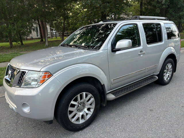 2010 Nissan Pathfinder LE