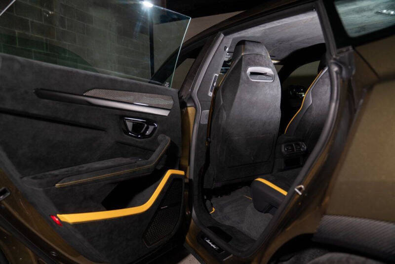 2024 Lamborghini Urus Performante