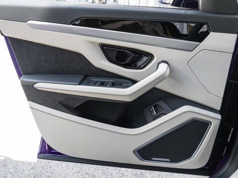 2025 Lamborghini Urus SE