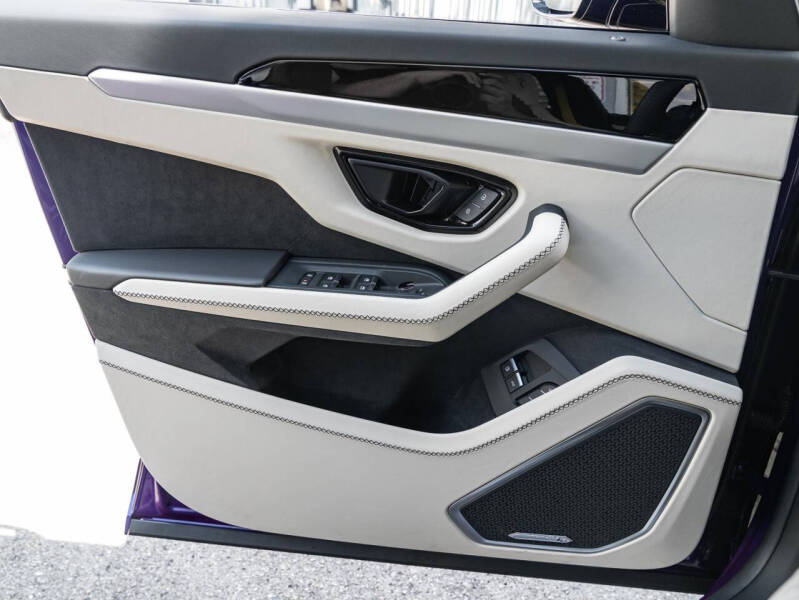 2025 Lamborghini Urus SE