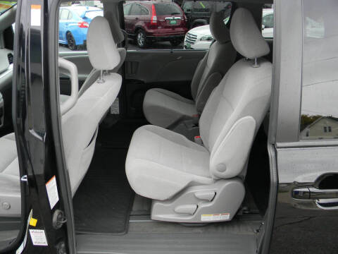 2017 Toyota Sienna LE 7-Passenger