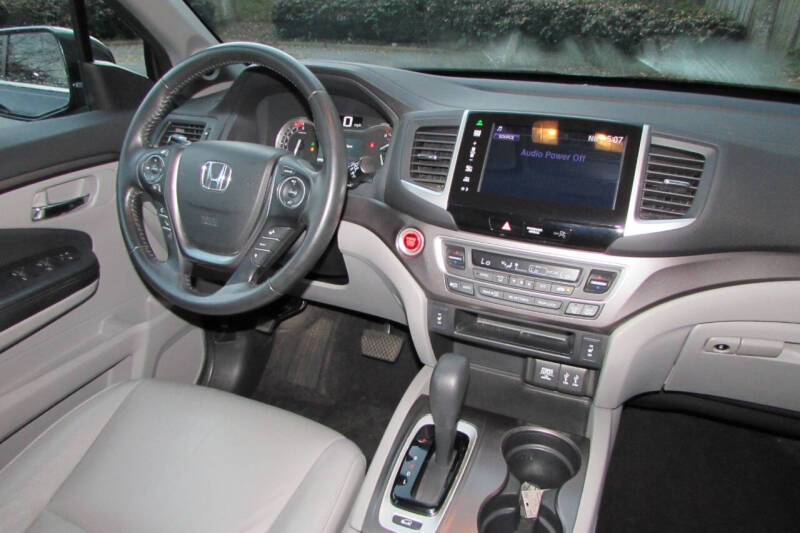 2016 Honda Pilot EX-L photo 16