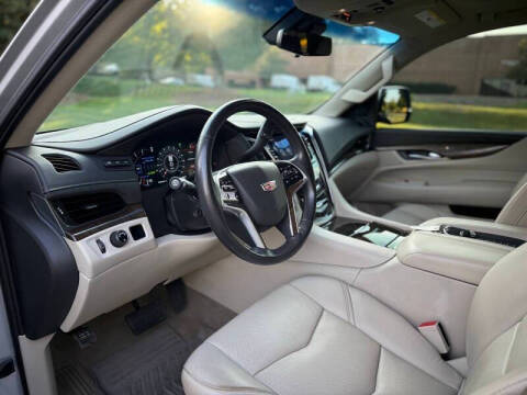 2018 Cadillac Escalade Luxury