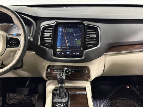 2016 Volvo XC90 T6 Momentum