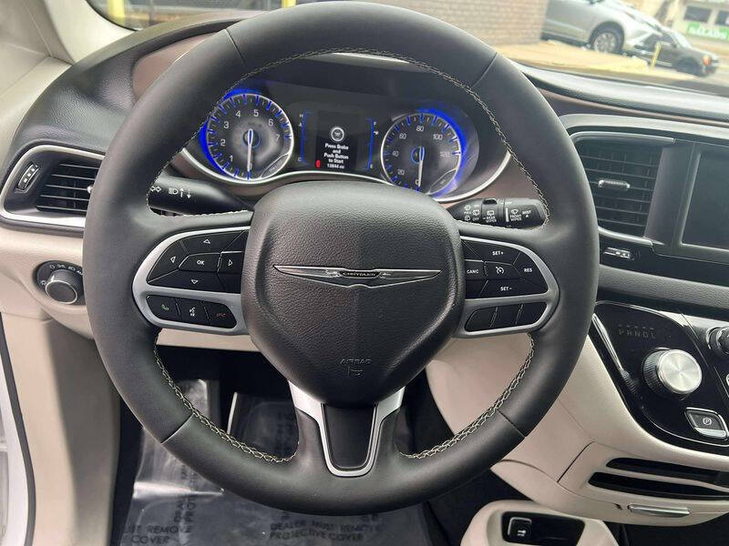 2024 Chrysler Voyager LX