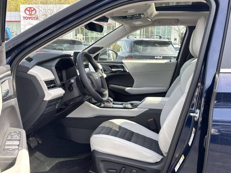 2025 Mitsubishi Outlander SE