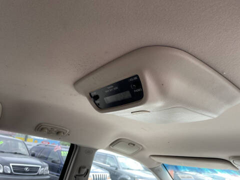 2004 Toyota Sienna LE 8 Passenger