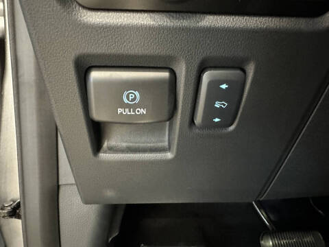 2023 Ford F-150 Lightning XLT