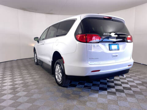 2023 Chrysler Voyager LX