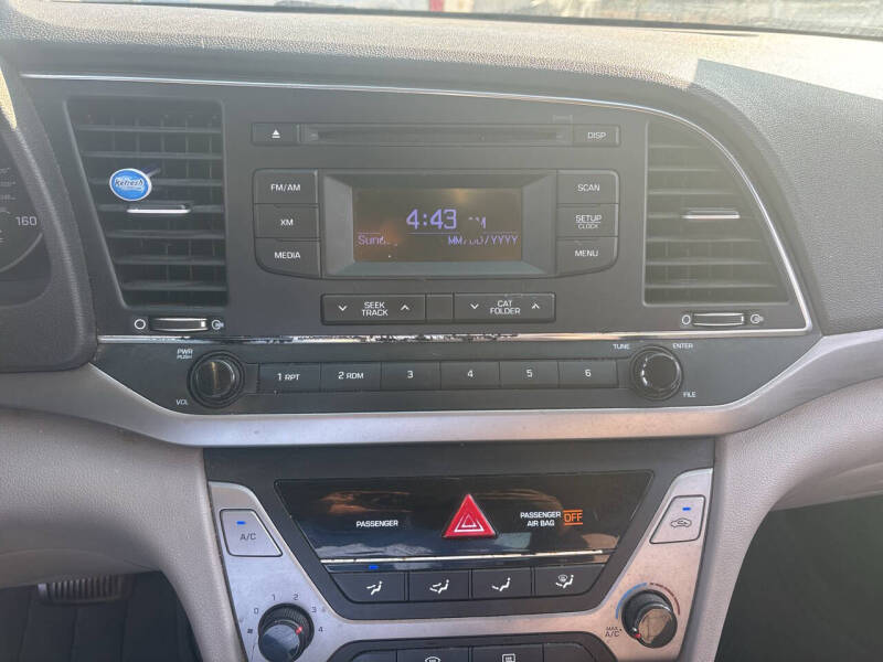 2017 Hyundai Elantra SE