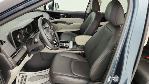 2024 Kia Carnival EX