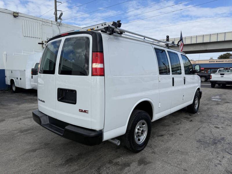 2022 GMC Savana 2500