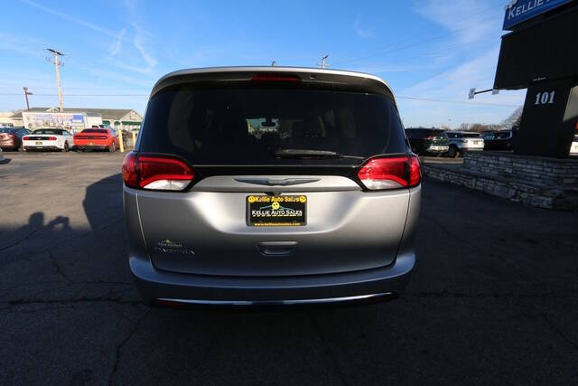 2017 Chrysler Pacifica Touring-L
