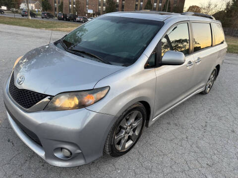 2014 Toyota Sienna SE 8-Passenger
