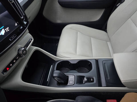 2021 Volvo XC40 T5 Momentum