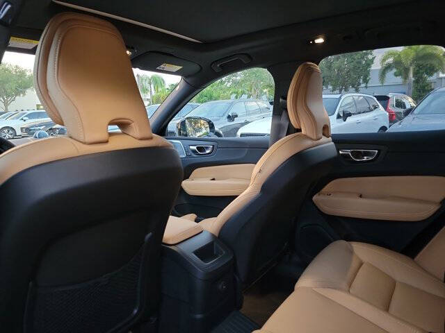 2023 Volvo XC60 Recharge T8 Ultimate Dark Theme