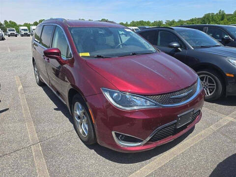 2017 Chrysler Pacifica Touring-L Plus
