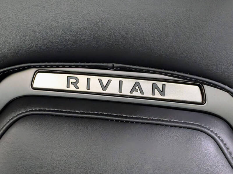 2025 Rivian R1S