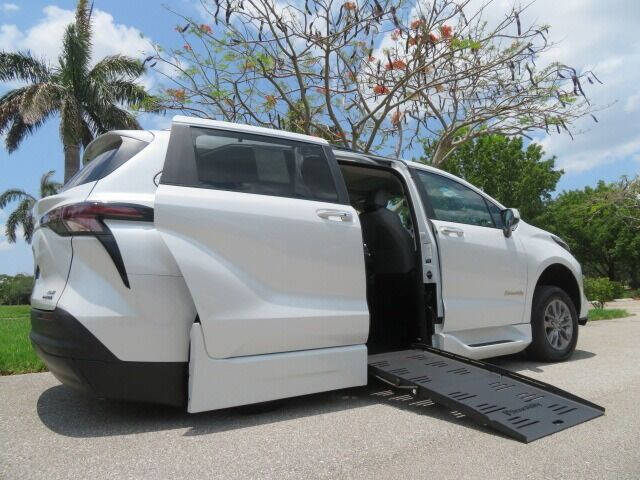 2024 Toyota Sienna XLE 8-Passenger