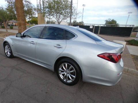 2017 Infiniti Q70 3.7