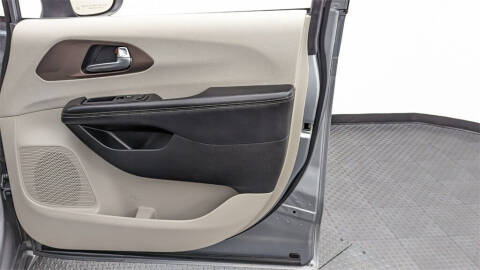 2020 Chrysler Voyager LXi