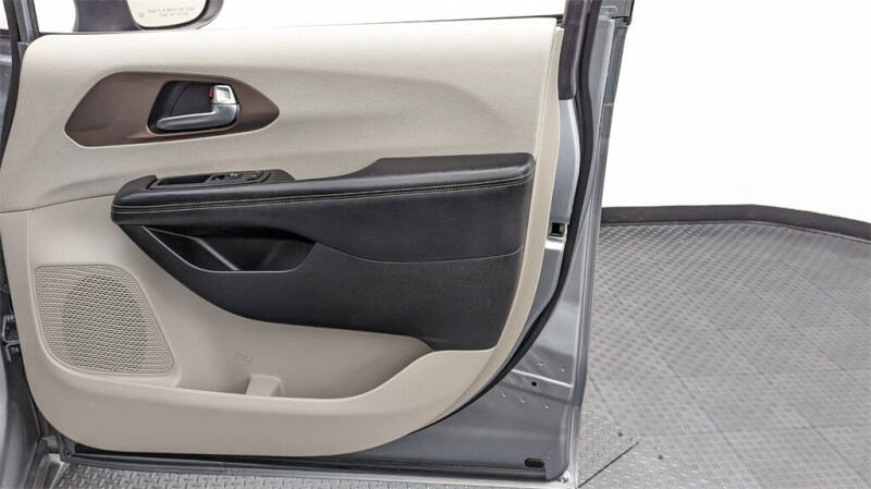 2020 Chrysler Voyager LXi