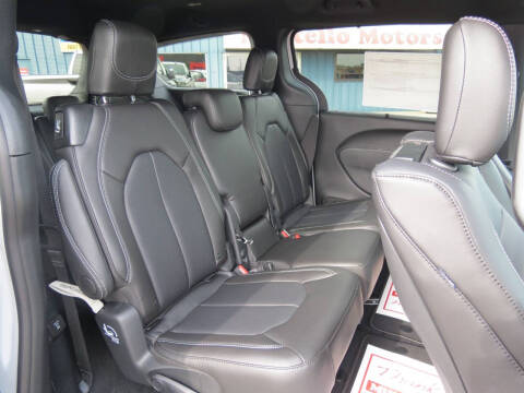 2026 Chrysler Pacifica Select