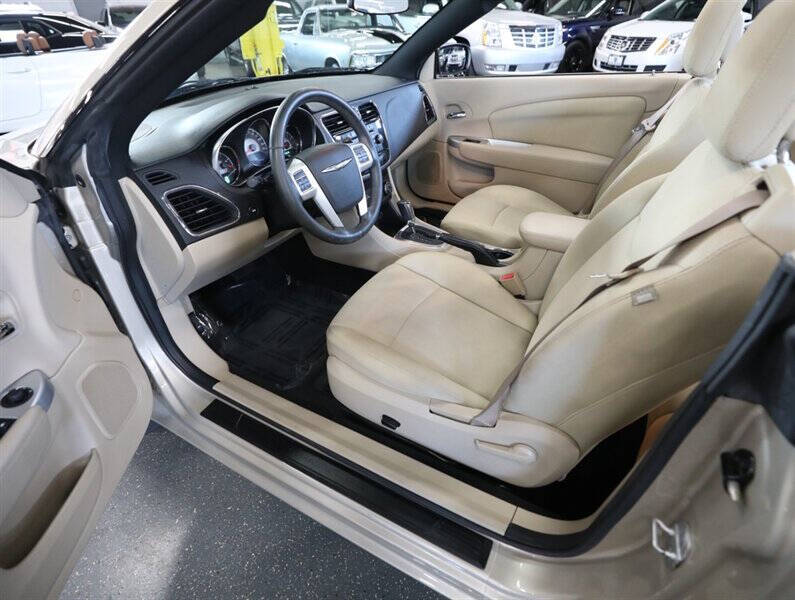 2013 Chrysler 200 Touring