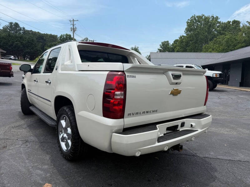2013 Chevrolet Avalanche LTZ Black Diamond