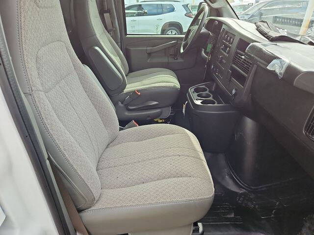 2024 GMC Savana 2500
