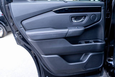 2023 Honda Pilot EX-L w/Rear Captain's Chairs